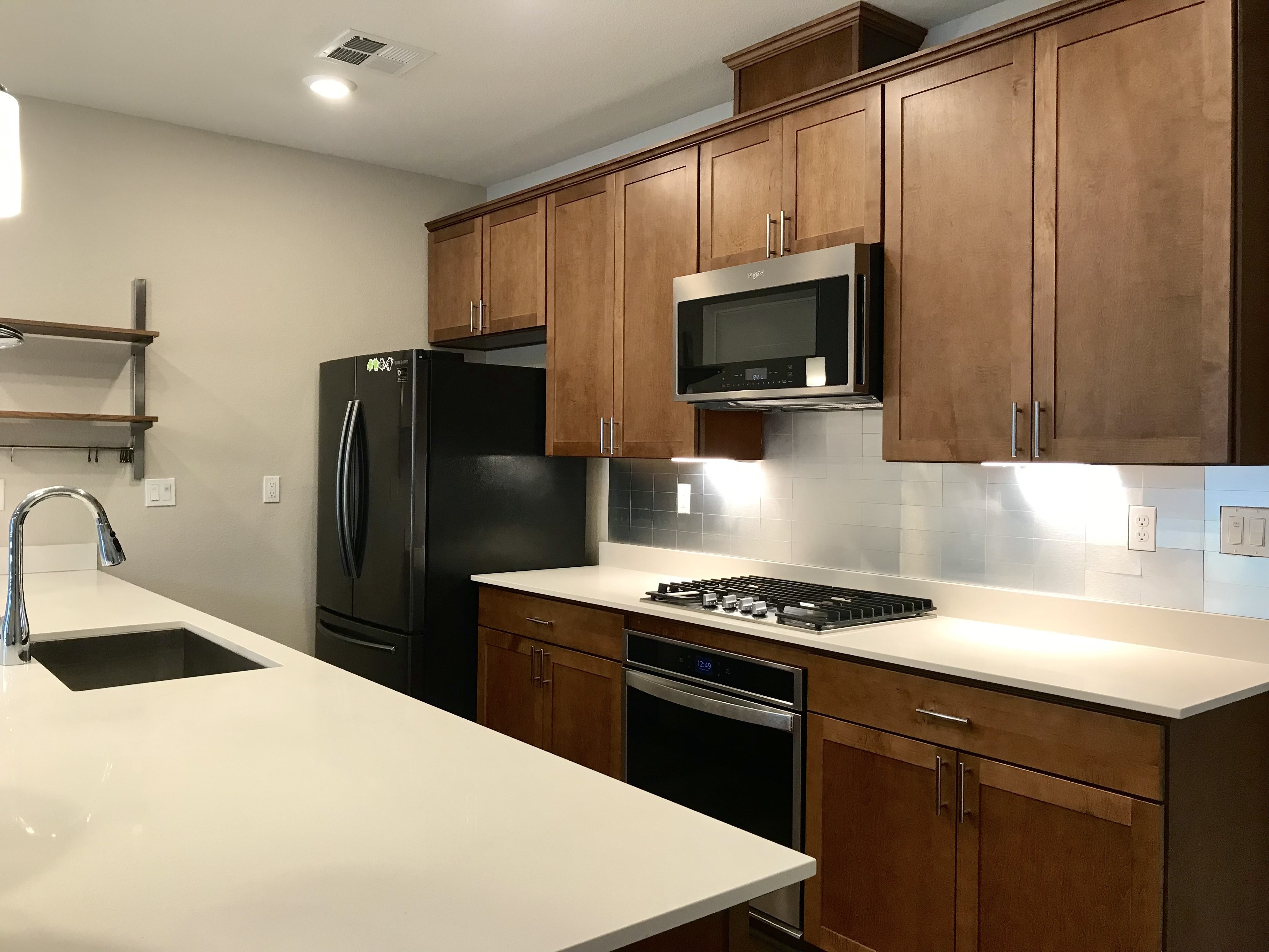 南湾Milpitas Bart站便利通勤公寓2B2B整屋出租。现代装修,交通便利,随时可入住。 北美租房网